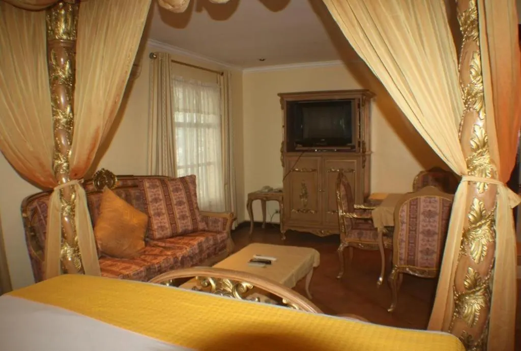 Swiss Chalet Angeles 3*,
